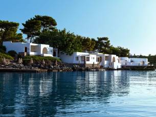 Minos Beach Art