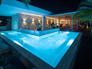 Kouros Exclusive Hotel