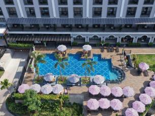 Sawaddi Patong by Tolani