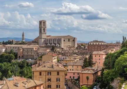Geniet in een karakteristiek 14-de eeuws pand met panoramisch uitzicht in Umbri&euml; incl. ontbijt