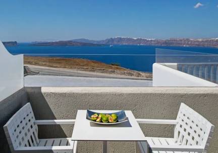 Acroterra Rosa Luxury Suites