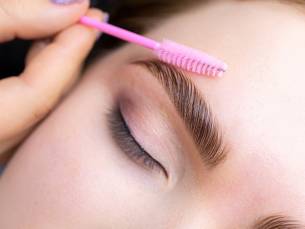 Wenkbrauwbehandeling naar keuze bij Newsha Beautystudio