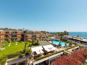 8 daagse vliegvakantie naar Four Points by Sheraton Catania Hotel en Conference Center in aci castello, italie