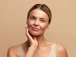 Gezichtsbehandeling (50 min) + evt massage of wenkbrauwen epileren (10 min)