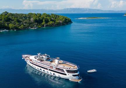 8-daagse betoverende Kroatische Eilandcruise op een jacht incl. vlucht, transfer, ontbijt, maaltijden, 6 excursies en vele extra's