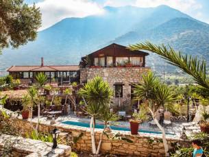 Stone Village Petrino Horio