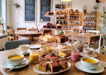 High tea (2 uur) + onbeperkt thee + evt. glas bubbels in hartje Schoonhoven