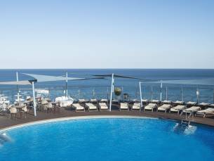 Beleef de Spaanse Costa in Fuengirola in een hotel met ROOFTOP zwembad incl. vlucht, ontbijt of o.b.v. halfpension