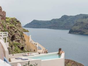 Oia Castle Luxury Suites