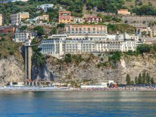 Lloyds Baia Hotel