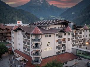 Ultieme ontspanning in een LUXE 4*-hotel in Mayrhofen incl. welkomstdrankje, ontbijt, 3-gangendiner, GRATIS wellness, retourrit kabelbaan en zoutwaterbad!