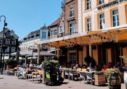 ⚡ Exclusieve OP=OP diner aanbieding! ⚡In het hart van Sittard + terras direct aan het plein incl. ontbijt en dagelijks 3-gangendiner!