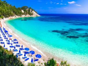 Geniet van de zon op het Griekse eiland Samos in een hotel direct aan het strand incl. vlucht, transfer & o.b.v. all-inclusive