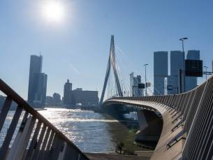 4*-Surprise hotel in de havenstad Rotterdam incl. ontbijt + Escape Tour!