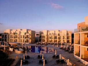 Amphora Hotel & Suites