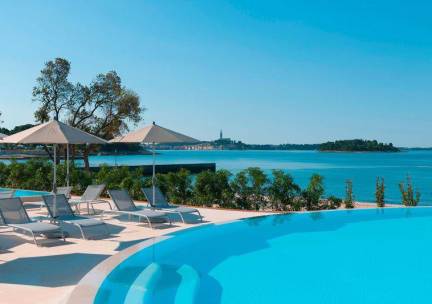 Maistra Select Amarin Resort