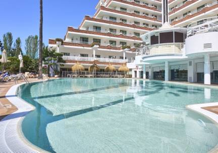 MODERN 4*-hotel met ZWEMBAD nabij het strand aan de Costa Brava in Santa Susanna incl. ontbijt en diner!