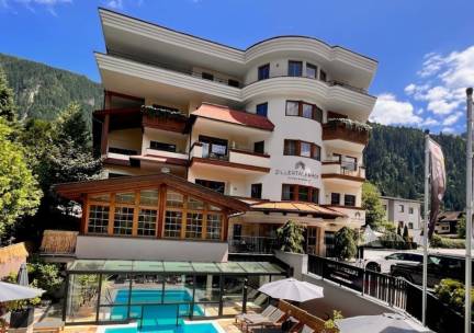 LUXE 4*-hotel in hartje Mayrhofen incl. welkomstdrankje, ontbijt, dagelijks 5-gangendiner, wellness & MEER!