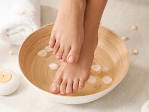 Pedicurebehandeling + voetmassage (40 minuten)