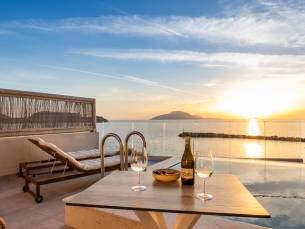 Almyra boutique suites