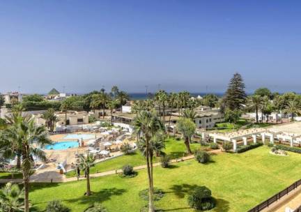 4*-hotel met een GROOT BUITENZWEMBAD met ZONNETERRAS aan de betoverende kust van Agadir incl. vlucht en o.b.v. all-inclusive
