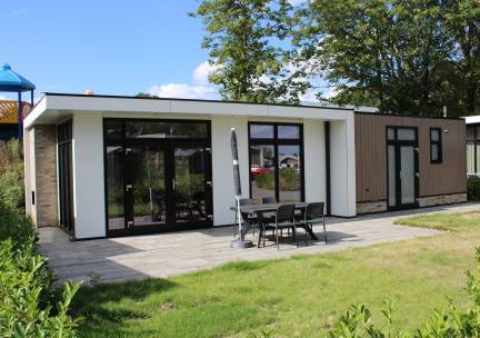 Moderne 4 persoons vakantiewoning de Luxe op vakantiepark de Rhederlaagse Meren