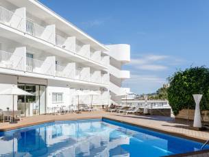 FLASHDEAL! ⚡ Direct aan het strand op Mallorca in een 4*-hotel incl. vlucht, transfer en ontbijt of halfpension