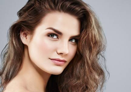 Wenkbrauw- of wimperbehandeling naar keuze