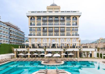 Serenity Queen Hotel