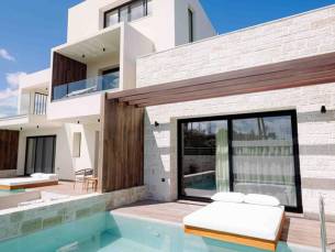 Avra Lux Suites