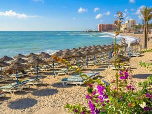 All-inclusive genieten van de Spaanse zon aan de Costa del Sol nabij het strand & de jachthaven Puerto Marino incl. vlucht + huurauto!