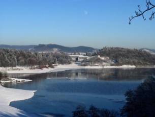 Ontspan en wees actief midden in het natuurparadijs Sauerland aan de Henne See