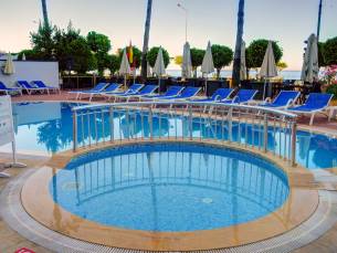 Parador Beach Hotel