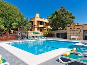 Zonnig weg deze winter? Overnacht in een charmant landhuis met BUITENZWEMBAD op Tenerife met ontbijt, vlucht + huurauto