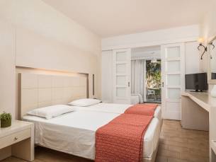 Fly & Go Hydrele Beach & Village