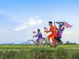 Maleise kampungs, thee en jungle