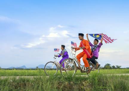 Maleise kampungs, thee en jungle