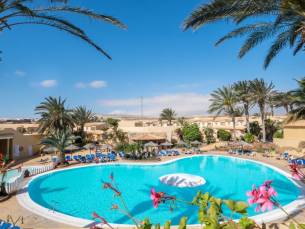 Geniet van een ALL-INCLUSIVE zonvakantie in Costa Calma en ontspan in de tropische tuinen met zwembaden van het hotel incl. vlucht en transfer