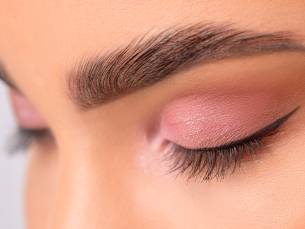 Brow lamination of henna brows