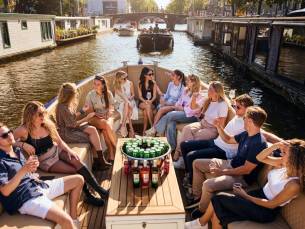 Amsterdam Canal Booze Cruise mit unbegrenzten Getr&auml;nken