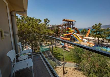 Long Beach Club Nature