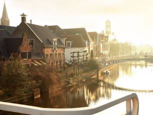 FLASHDEAL! ⚡ 4*-LUXE BOUTIQUE HOTEL in het hart van de authentieke binnenstad van Dokkum incl. ontbijt, diner, 1 dag e-bike huur & verblijf in LUXE kamer!