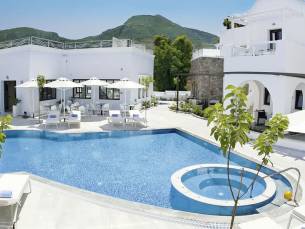 La Mer Deluxe and Spa