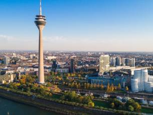 Stedentrip naar de bruisende stad Düsseldorf incl. ontbijt + NS treinretour