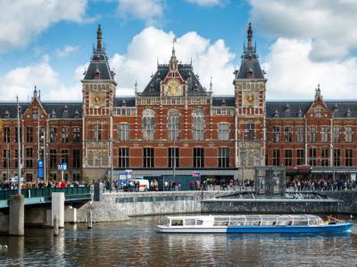 Sfeervol overnachten in Amsterdam incl. ontbijt en NS treinretour!