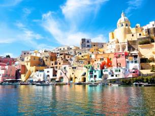 Hart van Napels: verblijf tijdens je stedentrip in een hotel, centraal gelegen vlak bij station & authentiek Napolitaans leven incl. vlucht en ontbijt!