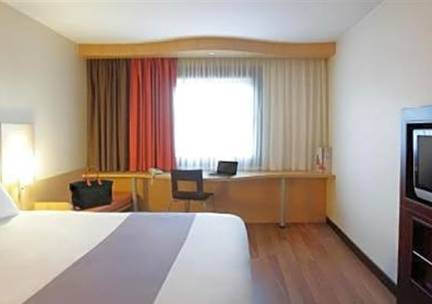 ibis Budapest Heroes Square