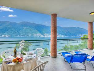 Va Pensiero sul lago Stunning View
