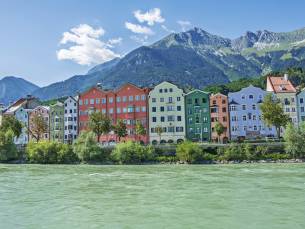Geniet van de prachtige Alpen in G&ouml;tzens nabij Innsbruck incl. wellnessfaciliteiten, gastenkaart en 3-gangendiner!