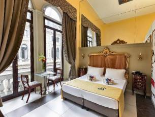 8 daagse vliegvakantie naar Art Resort Galleria Umberto in napels, italie